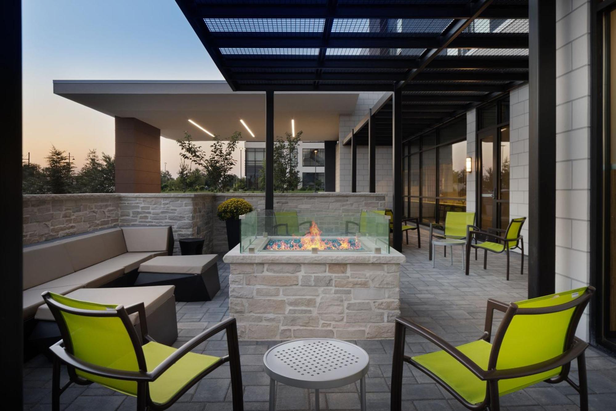 Springhill Suites By Marriott Μπόουλινγκ Γκριν Εξωτερικό φωτογραφία