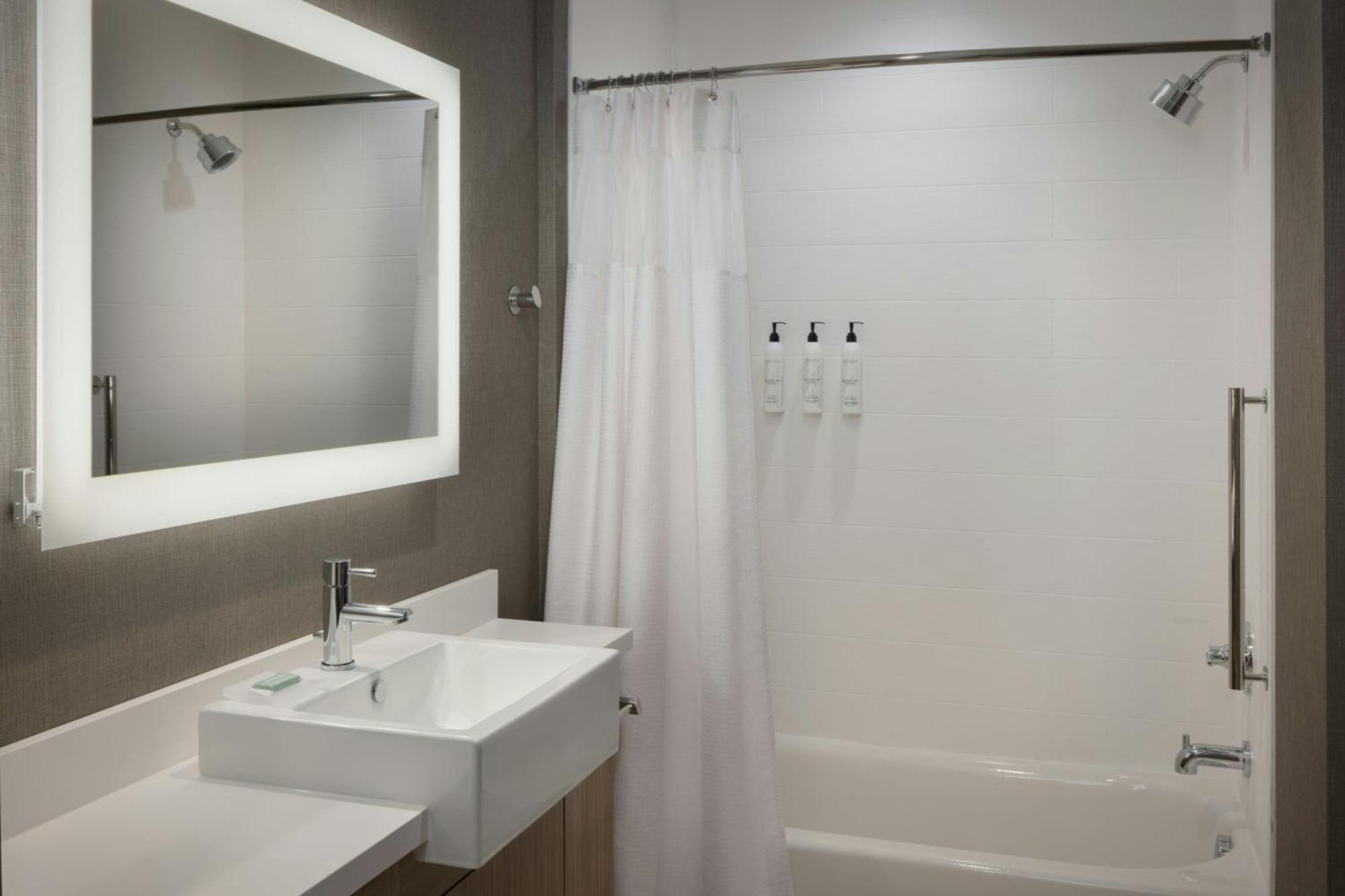 Springhill Suites By Marriott Μπόουλινγκ Γκριν Εξωτερικό φωτογραφία