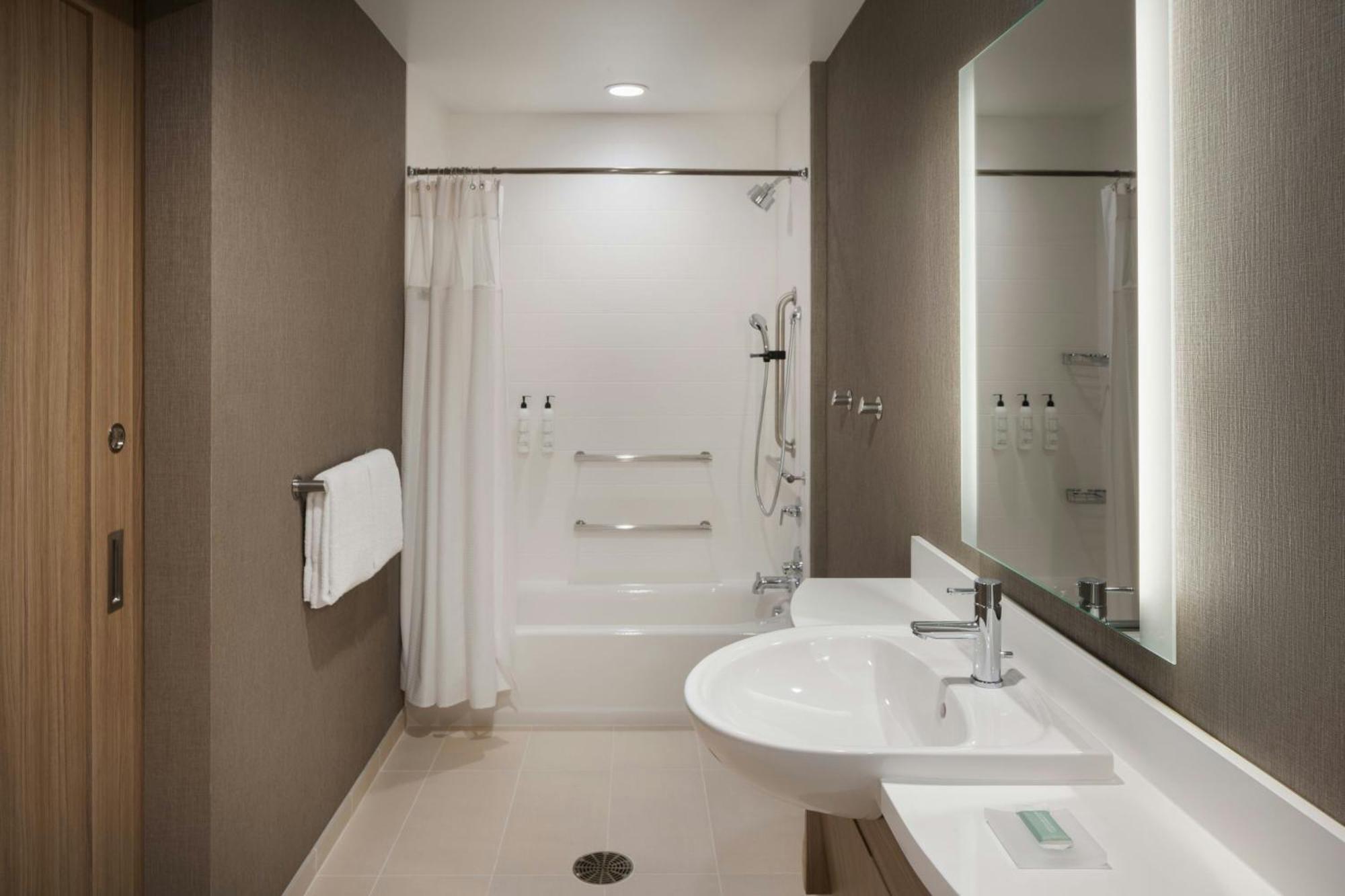Springhill Suites By Marriott Μπόουλινγκ Γκριν Εξωτερικό φωτογραφία